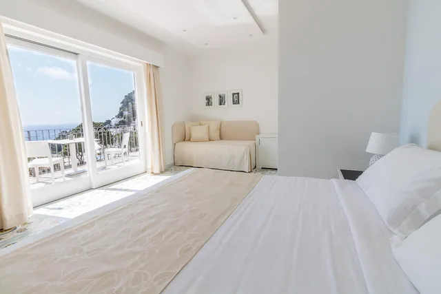 غرفة بسرير مزدوج أو سريرين منفصلين بإطلالة على البحر، Hotel Syrene Capri 3/8