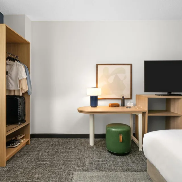 غرفة بسرير كينج بحوض استحمام لذوي الإعاقة، Spark by Hilton Atlanta Kennesaw Town Center 10/10