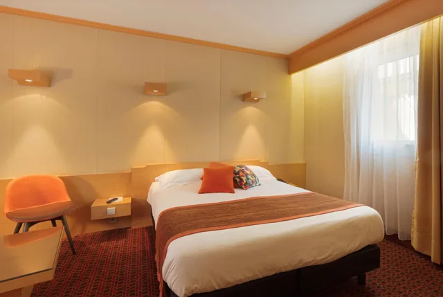 غرفة عائلية، Hotel The Originals du Beryl Lons-le-Saunier - Restaurant Le Loft 3/6
