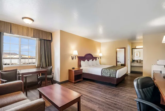 جناح بسرير كينج مع أريكة، Surestay Hotel By Best Western Fernley 1/4