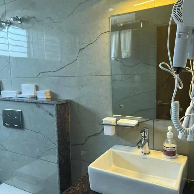 غرفة سوبيريور بسرير كينج، Clarks Inn Airport Hotel Bangalore 7/8