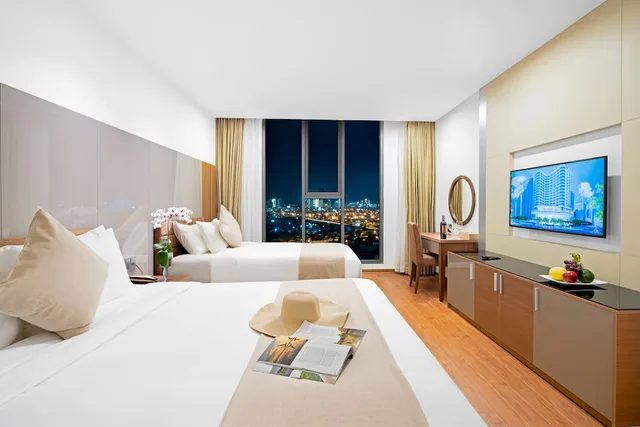 غرفة ديلوكس ثلاثية بسرير كوين وسرير فردي، Alansea Danang Hotel 1/4