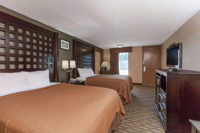 غرفة بسريرين كوين للمدخنين، Super 8 by Wyndham Atoka 1/2