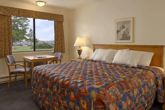 جناح بسرير كينج، Days Inn By Wyndham Mackinaw City - Lakeview 1/1