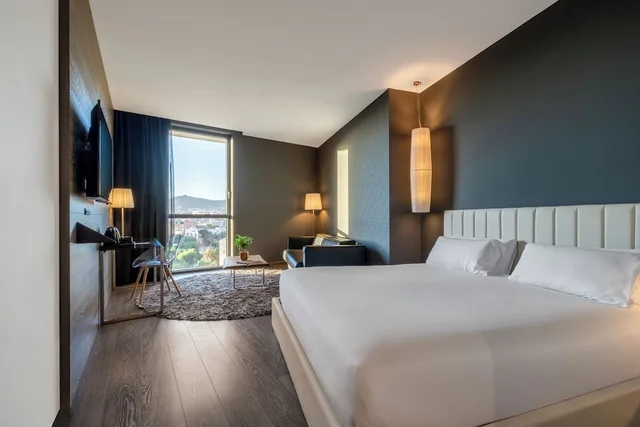 Junior Suite, Queen Bed, Sb Plaza Europa 1/9