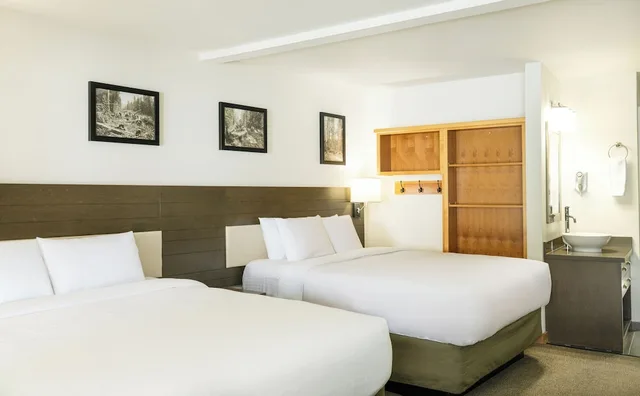 Room, 2 Queen Beds, Lake Side، Lake Quinault Lodge 1/5