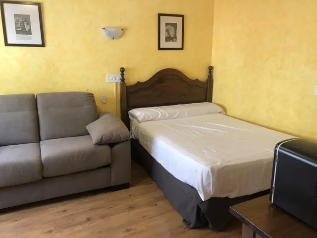غرفة عائلية بسرير مزدوج مع أريكة، Hostal Rio Ara Bellosta 2/8