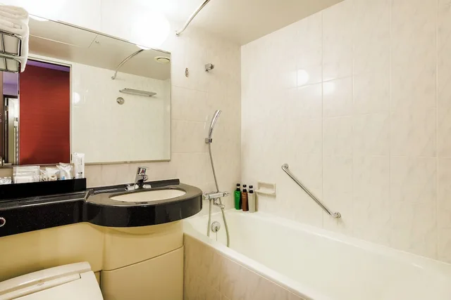 Superior, Twin Beds, with Extra Bed, East Wing، Hotel Metropolitan Edmont 2/2