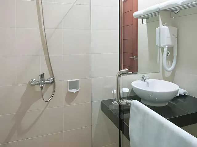 جناح بسرير كينج، Bella Hotel Surabaya 2/2