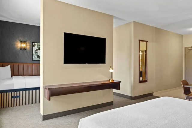 جناح عائلي بسرير كينج وسريرين منفصلين، Ramada By Wyndham Drumheller Hotel & Suites 3/18