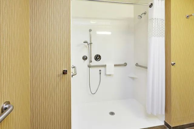 غرفة بسرير كينج لذوي الإعاقة، Hampton Inn and Suites Milwaukee Franklin 5/5