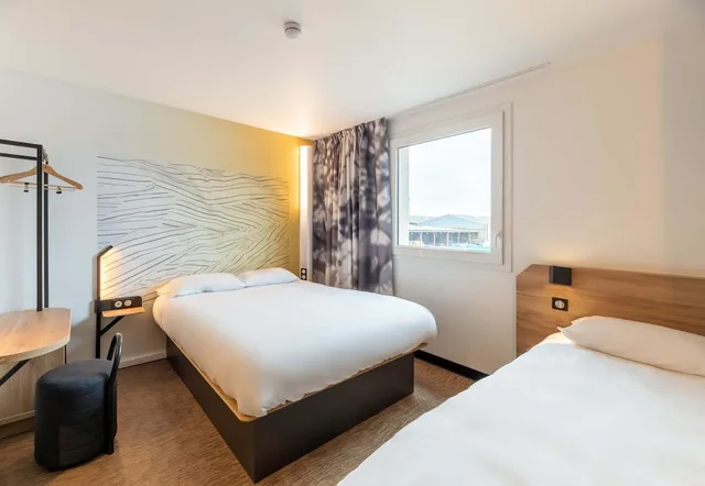 غرفة ثلاثية بسرير مزدوج وسرير فردي، B&B Hotel Marseille Prado Velodrome 4/9
