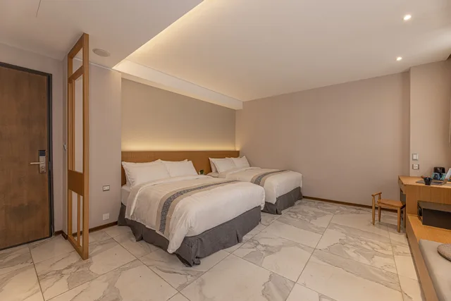 غرفة قياسية بسرير كوين بإطلالة على البحيرة، Sun Moon Lake Apollo Resort Hotel 3/7