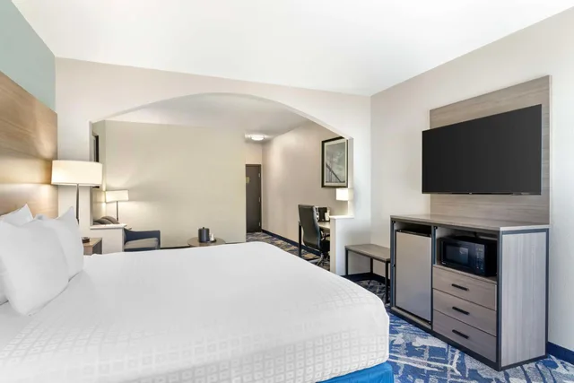 جناح بسرير كينج، Best Western Savannah Airport Inn & Suites 1/2