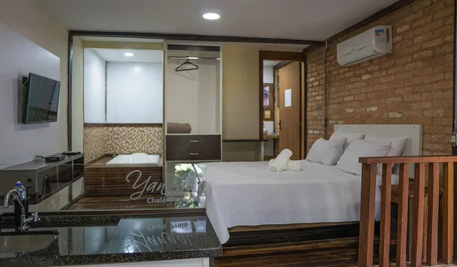 غرفة بريميوم بسرير كوين بإطلالة مع أريكة، Yannai Chalé Praia 6/10