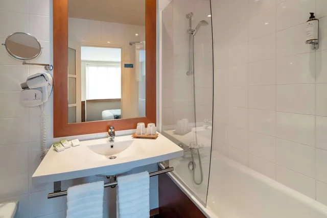 غرفة كومفورت كبيرة بسريرين منفصلين، Best Western Plus Hotel Colbert 5/8