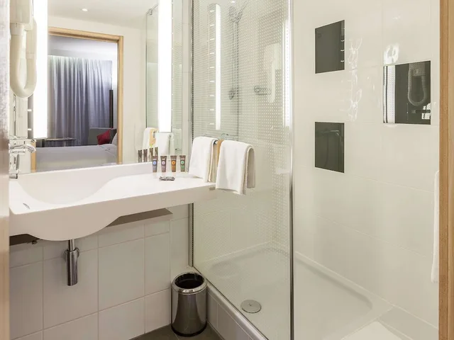 غرفة قياسية بسرير كوين مع أريكة، Novotel Istanbul Zeytinburnu 8/9