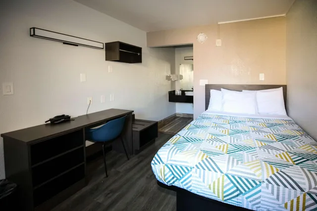 غرفة بسرير كوين لذوي الإعاقة، Motel6 Sacramento, CA - Old Sacramento North 6/8