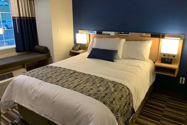 جناح بسرير كوين، Microtel Inn & Suites by Wyndham Woodland Park 2/3