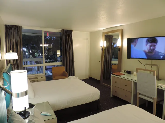 غرفة ديلوكس بسريرين كوين، Floridian Hotel 4/6