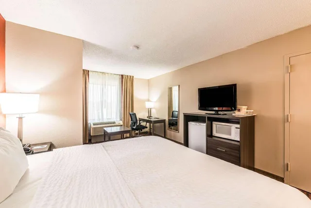 Junior Suite, Lake Norman Inn and Suites (ex Clarion) 1/10