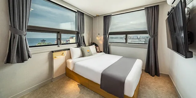 غرفة قياسية بسرير مزدوج بإطلالة على البحر، Ritz Motel & Pension 1/4