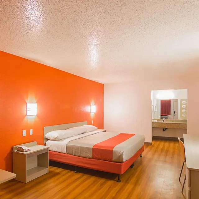 Room, King Bed, Accessible, Motel6 Lawton, OK 4/7