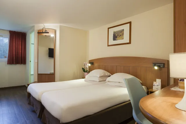 غرفة قياسية بسريرين منفصلين، Comfort Hotel Amiens Nord 1/3