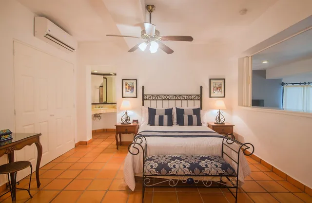 شقة بسرير كوين وسريرين منفصلين بإطلالة على المدينة بغرفتي نوم مع أريكة، One Beach Street Puerto Vallarta 2/4