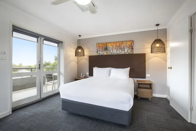 غرفة تنفيذية بسريرين منفصلين وسرير كوين بغرفتي نوم مع أريكة، Doncaster Apartments by Nightcap Plus 2/10
