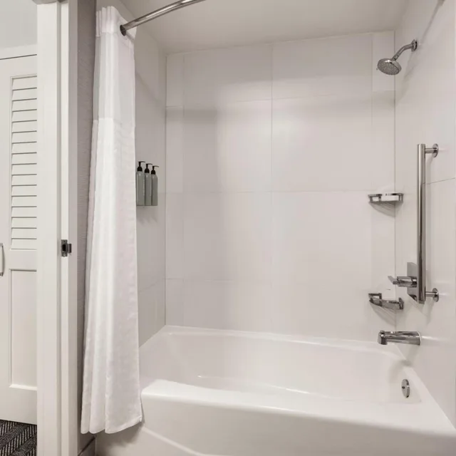غرفة بسريرين مزدوجين وسرير كينج، Courtyard Memphis Airport 3/5