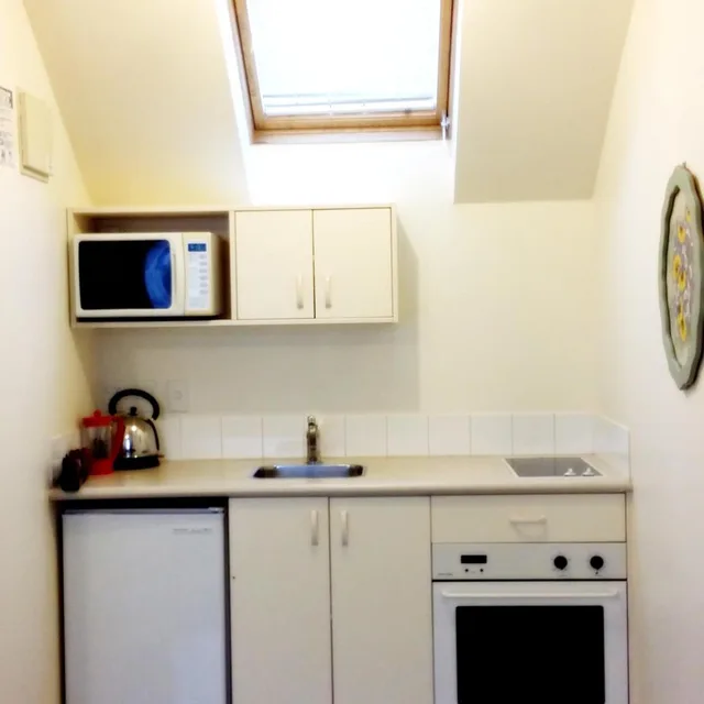 2 Bedrooms, Apartment, Rosewood Court Motel 6/6
