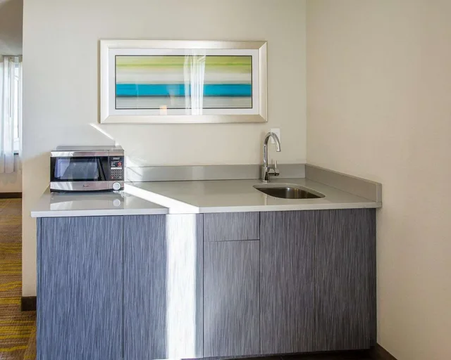 جناح بسرير كينج، Comfort Suites Miami Airport North 7/7