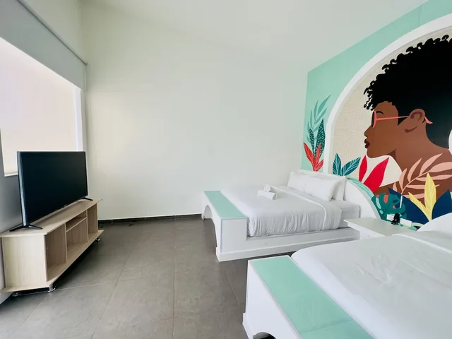 غرفة كومفورت بثلاثة أسرّة وسريرين كوين بغرفة نوم واحدة، The Nomadic Design Hostel 1/3