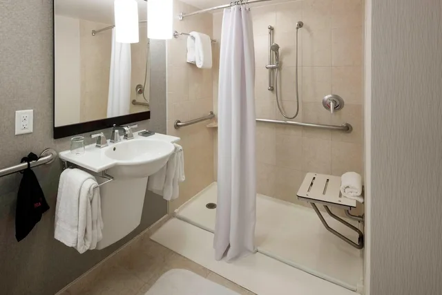 Club, King Bed, Fairfax Marriott at Fair Oaks 3/4