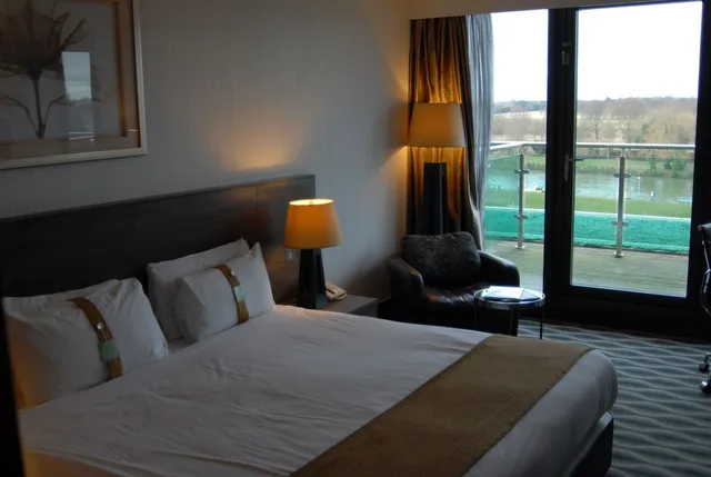 غرفة بريميوم بسرير مزدوج بإطلالة على النهر، Crowne Plaza London - Kingston 6/10