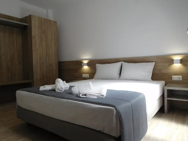 جناح عائلي بسريرين كوين بغرفتي نوم مع أريكة، Hotel Vozina 5/10
