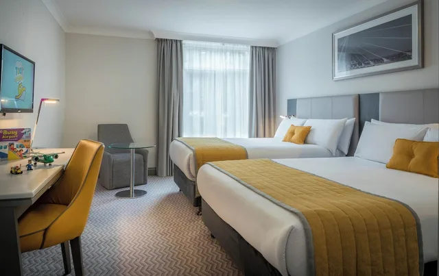 Deluxe, Single, Double Bed, The Samuel Hotel 2/6