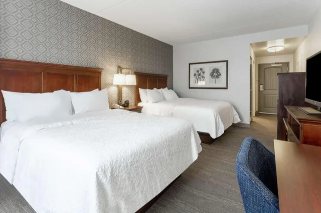 جناح بسرير كينج بشرفة لذوي الإعاقة، Hampton Inn Suites Saratoga Springs Downtown 6/10