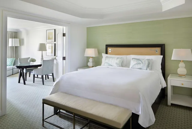 جناح تنفيذي بسرير كينج بإطلالة على الحديقة مع أريكة، Waldorf Astoria Monarch Beach 2/4