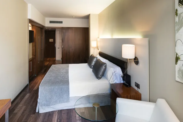 غرفة سوبيريور بشرفة مفردة بسرير مزدوج بمسبح خاص، Hotel Catalonia Ramblas 4/6
