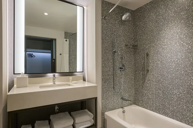 غرفة بسرير كينج بإطلالة على المسبح، Palmetto Marriott Resort & Spa 6/6