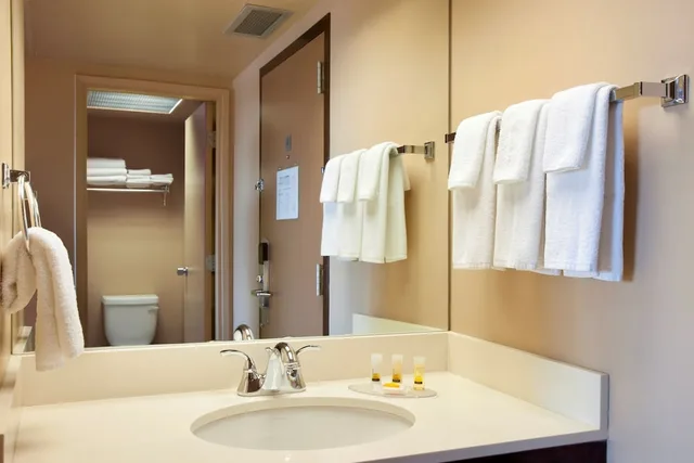 جناح استوديو بسرير كوين بشرفة مع أريكة، Border Inn and Suites Lloydminster 1/1