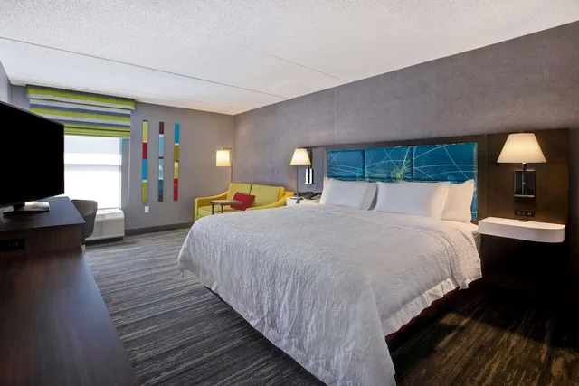 Study, King Bed, Sofa، Hampton Inn Memphis Olive Branch 3/10