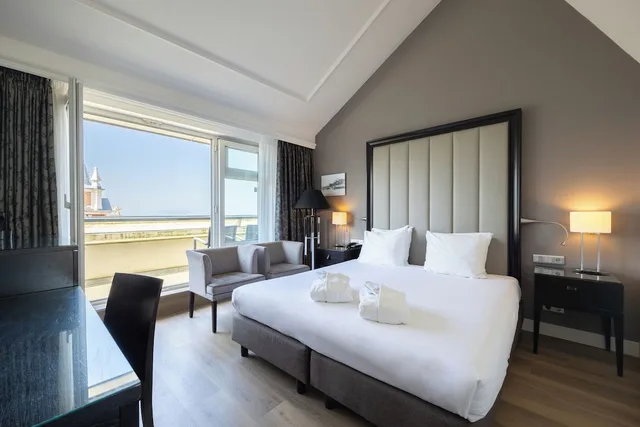 غرفة تنفيذية بسرير كينج بإطلالة على البحر، Grand Hotel Amrath Kurhaus 3/7