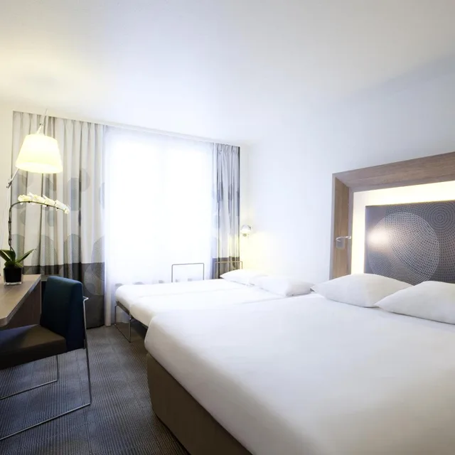 غرفة عائلية بسرير كوين مع أريكة، NOVOTEL LILLE AEROPORT 3/10