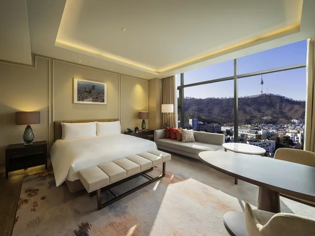 غرفة بريميوم بسرير كينج، The Ambassador Seoul - A Pullman Hotel 3/6