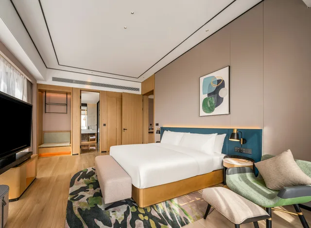 Deluxe, Suite, King Bed, Hilton Garden Inn Fenyang Yulongwan 2/5