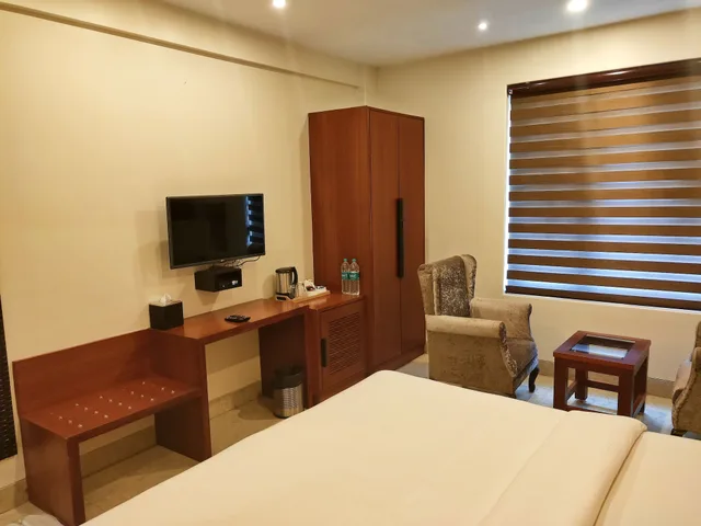 غرفة ديلوكس بسريرين منفصلين وسرير كينج بإطلالة على الجبل والمدينة، Holy River Hotel 4/5