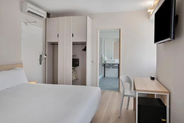 Family Room, B&B HOTEL Figueira da Foz 1/5